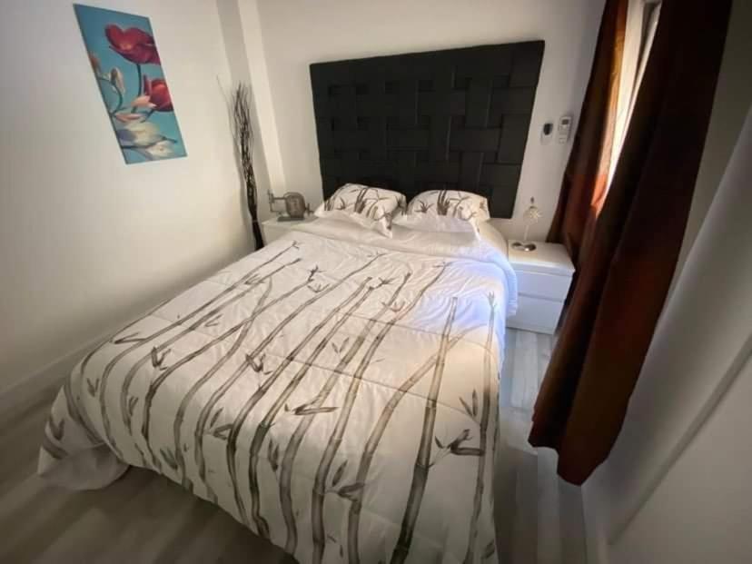 Rainbow Rentals Marques 7 Бенидорм Екстериор снимка